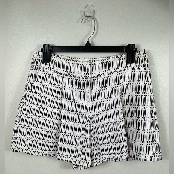 Ann Taylor Pants - Ann Taylor Women's Geometric Print Shorts Stylish Black and White Size 0